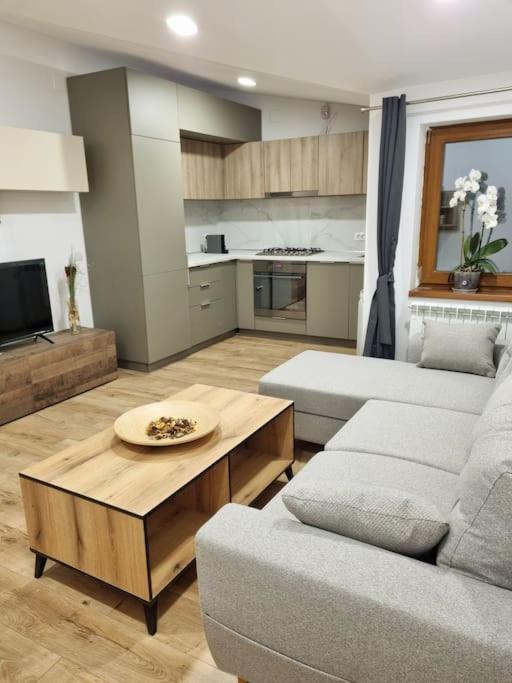 Cozy Apartment Near City Center Bucharest Exterior photo
