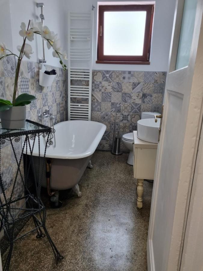 Cozy Apartment Near City Center Bucharest Exterior photo