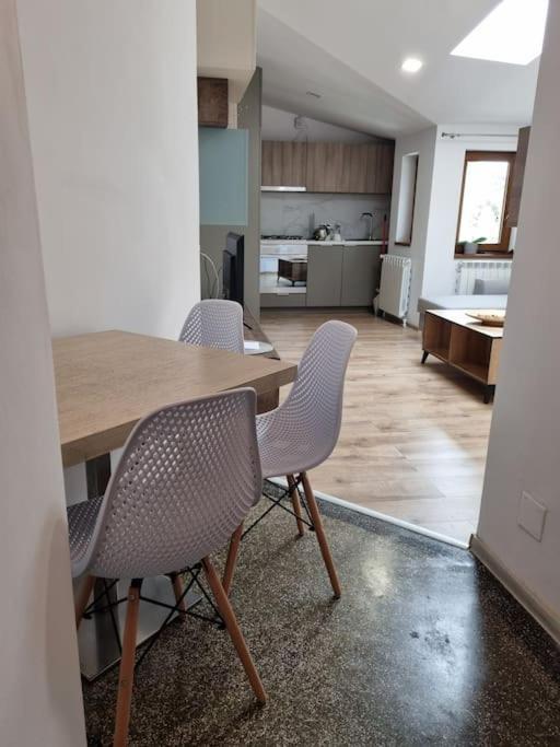Cozy Apartment Near City Center Bucharest Exterior photo