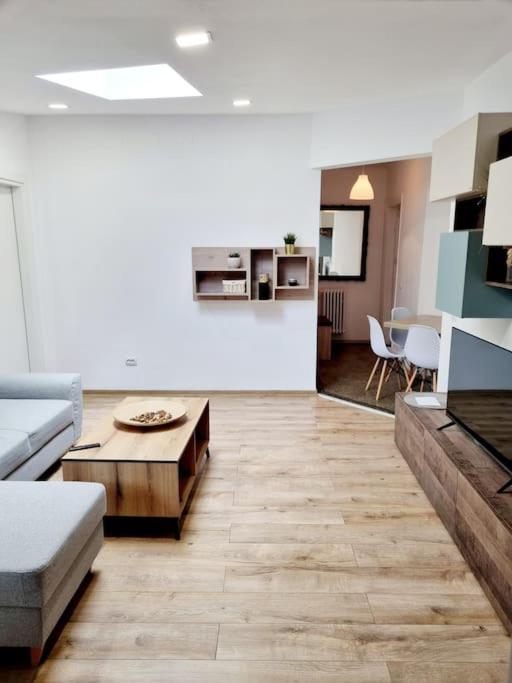 Cozy Apartment Near City Center Bucharest Exterior photo